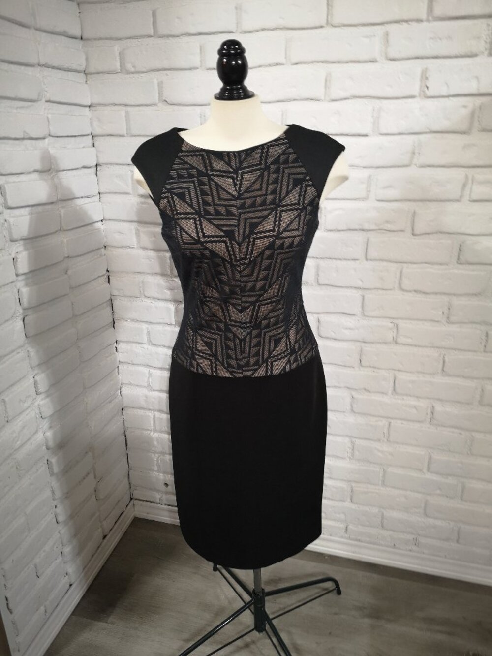 Jessica Ladies Size 10 Black with Tan Sleeveless Back Zip Dress Party Office